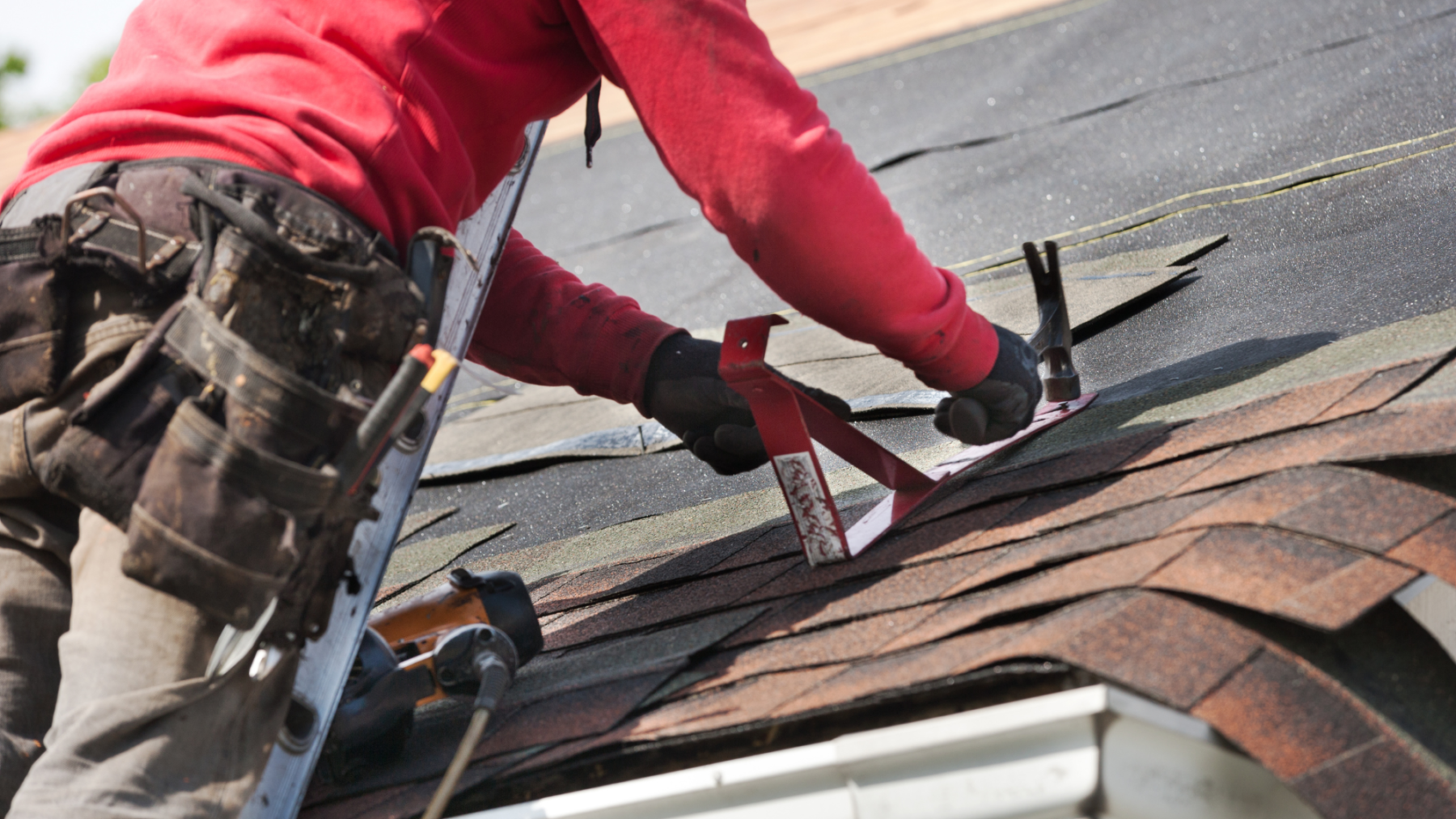 Baton Rouge Roofing: DIY Repairs vs. Pros – Tips for 2025