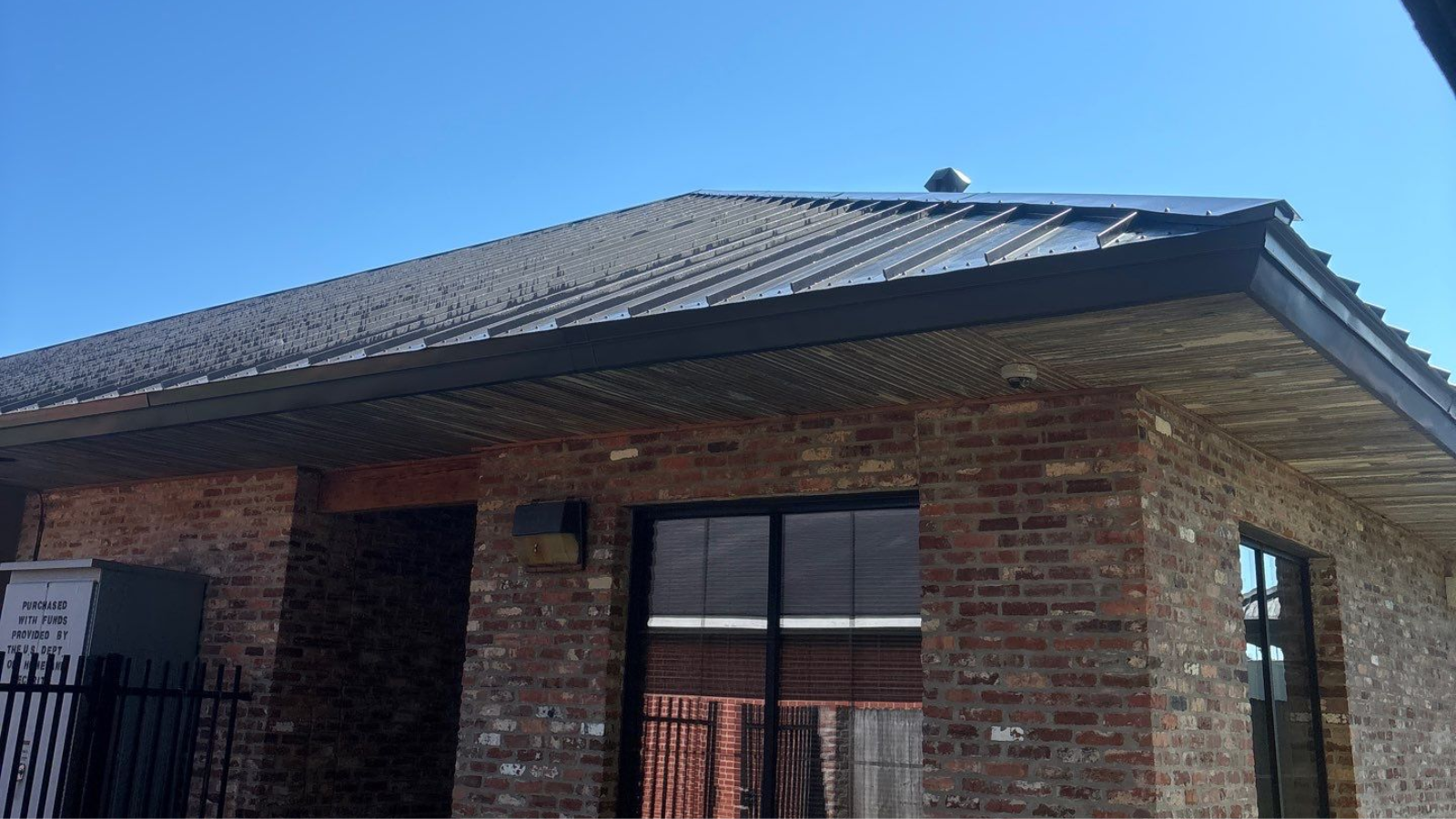 Standing Seam vs Corrugated Metal Roofing: Which Is Better for Baton Rouge Homes? 1 standing seam metal roofing Baton Rouge